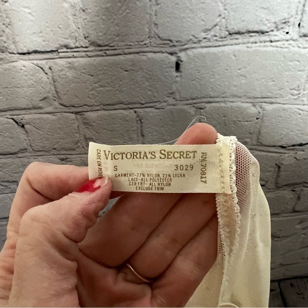 Vintage Victoria’s Secret Ivory Sheer Lace High Cut Thong Bodysuit Size Small - Picture 4 of 8